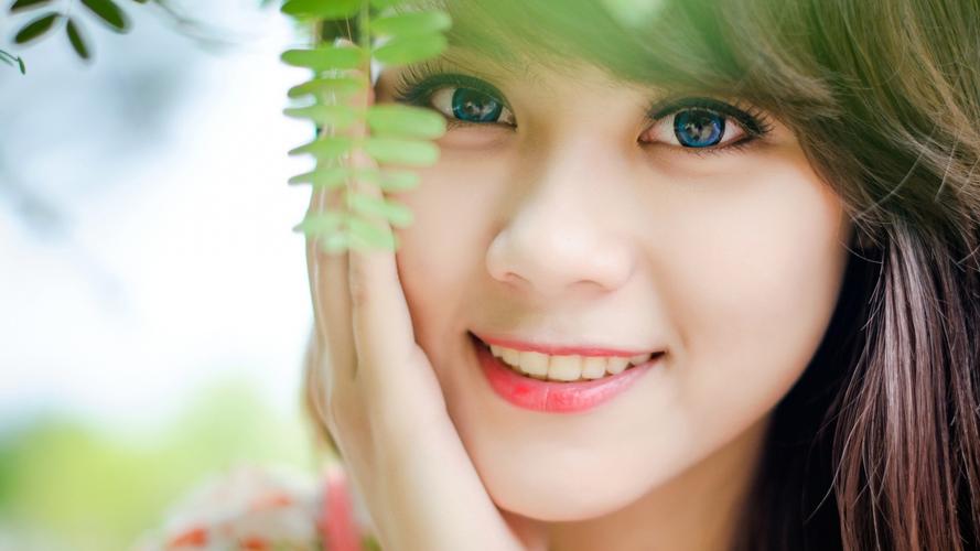 内蒙古二连浩特铁路口岸今年通行中欧班列突破2000列